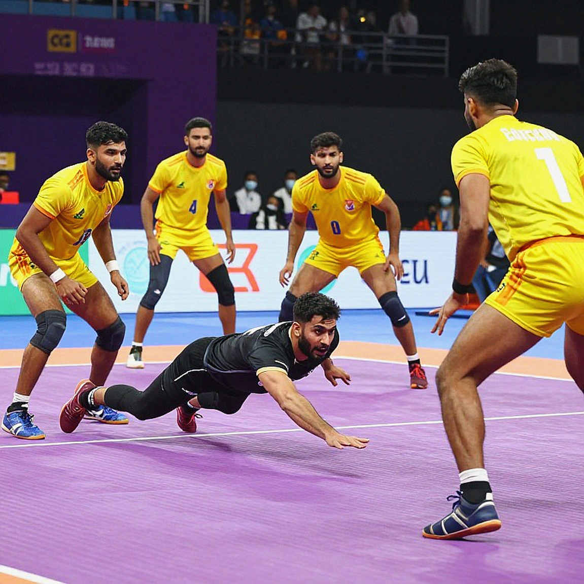 कबड्डी का नया दौर: मिट्टी के अखाड़े से करोड़ों के बाज़ार तक — नियम, रणनीति, कारोबार और जोखिम का पूरा लेखा-जोखा